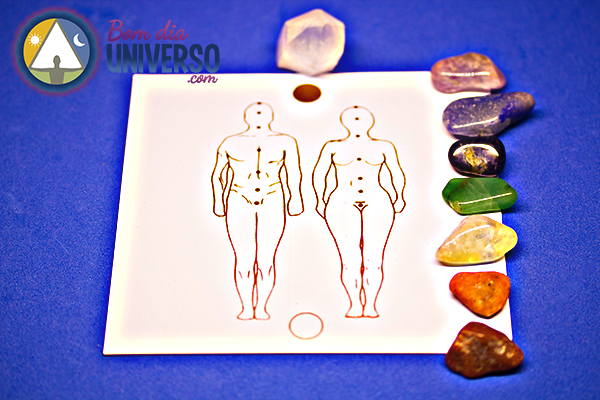 FIGURA HUMANA FRENTE PVC COM PEDRAS